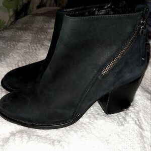 Blondo Nivada Black Waterproof Leather Ankle Boot Sz 7.5 M Diagonal Zipper